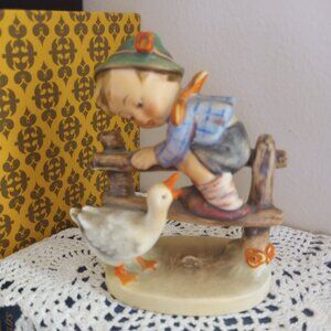 Hummel #195 Barnyard Hero Boy on Fence with Goose TMK2 1948 Full Bee 4" tall